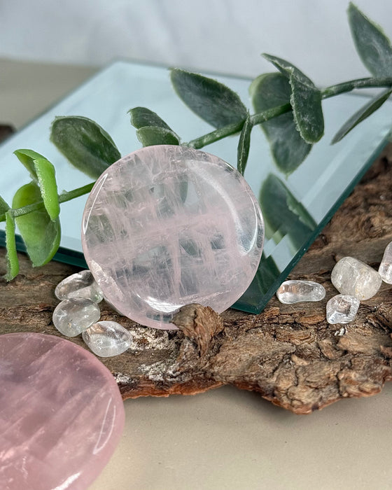 Rosenquarz Scheibenstein aus Naturstein, fein poliert, Durchmesser ca. 3,8 cm