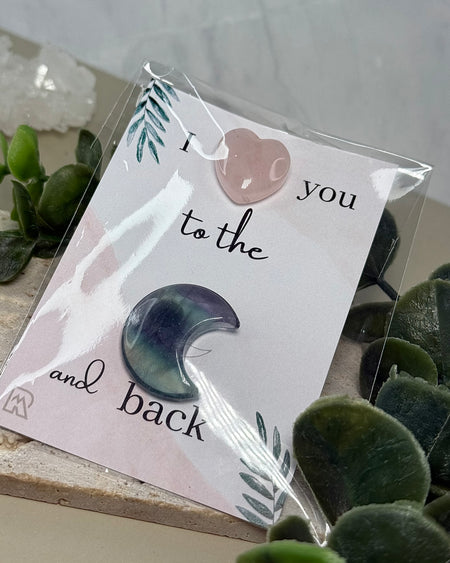 Rosenquarzherz und Regenbogenfluorit Halbmond als Edelstein Set, fein poliert