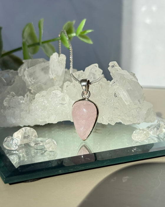 Rosenquarz Edelstein Anhänger eingefasst in 925 Silber