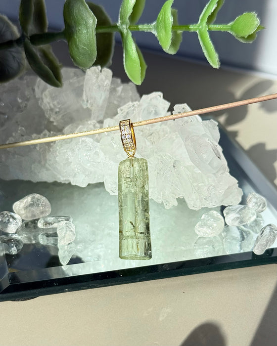 Heliodor Edelstein Anhänger mit vergoldeter 925 Silberöse und Zirkonia