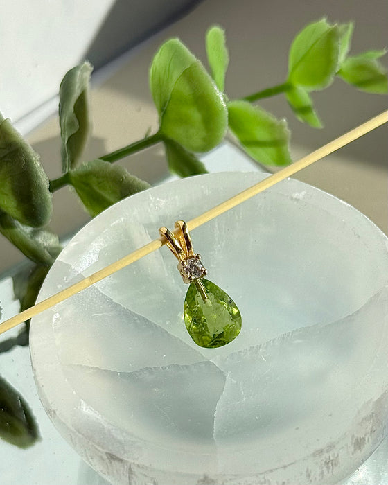Peridot Edelstein Anhänger grün mit Zirkonia und vergoldetem Silber