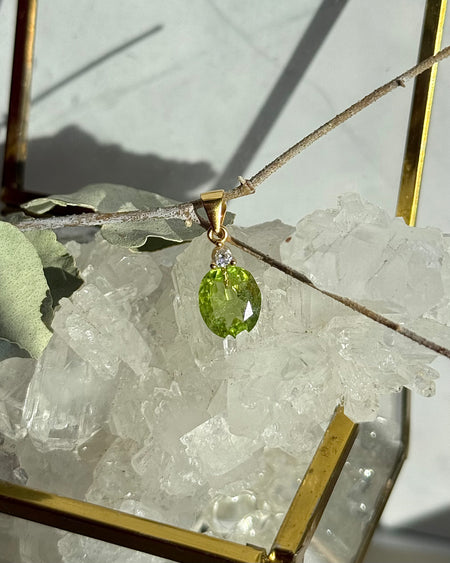 Grüner Peridot Schmuck Anhänger mit Zirkonia und vergoldetem Silber