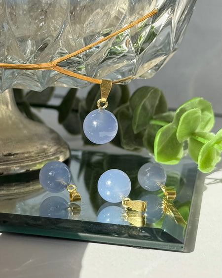blauer Chalcedon Kugelanhänger 925 Silber vergoldet