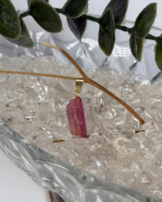 natürlicher Rubellit Schmuck Anhänger roh