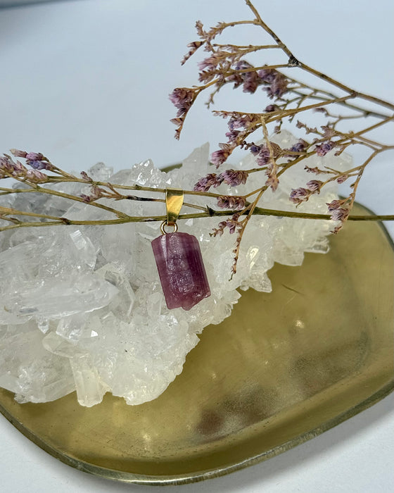 Rubellit Anhänger rot Edelstein mit vergoldeter Silberöse