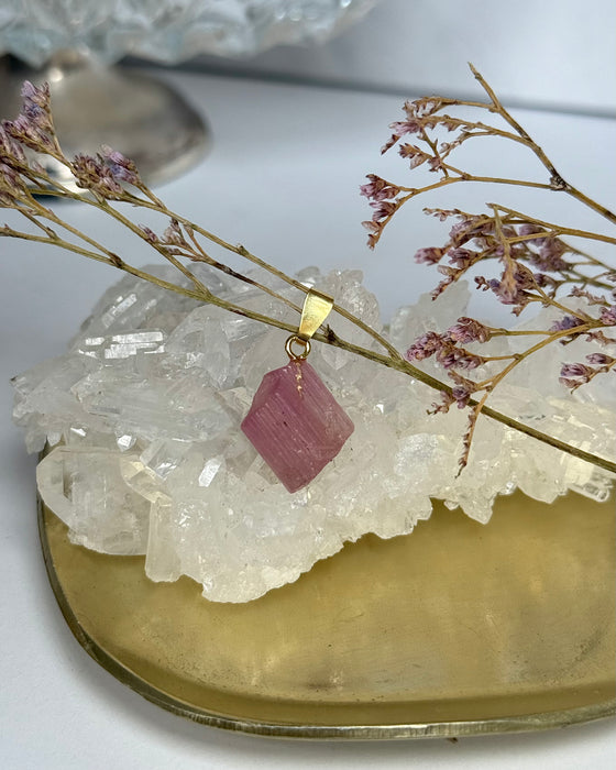 Turmalin rot Anhänger 1,5 cm Naturstein Schmuck vergoldet