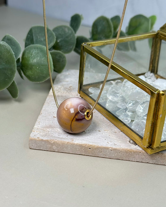 Mookait Kugel Anhänger – 2 cm Edelstein Schmuck – Naturstein Kugel – Warme Erdtöne