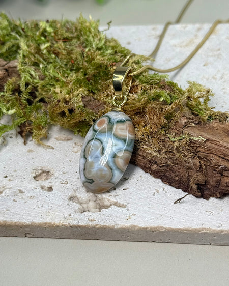 Ozean Jaspis Anhänger 925 Silber vergoldete Öse Naturstein mit einzigartigen Mustern 2,5 cm