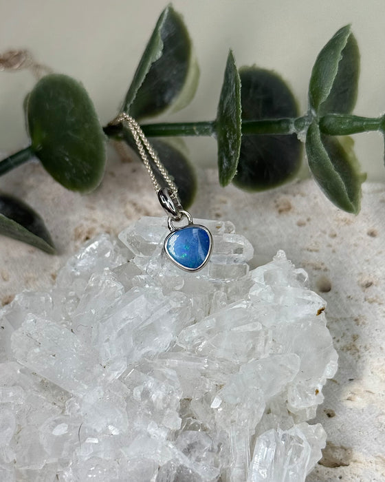 Opal Dublett Anhänger 925 Silber gefasst schimmernder Edelstein 0,8 cm