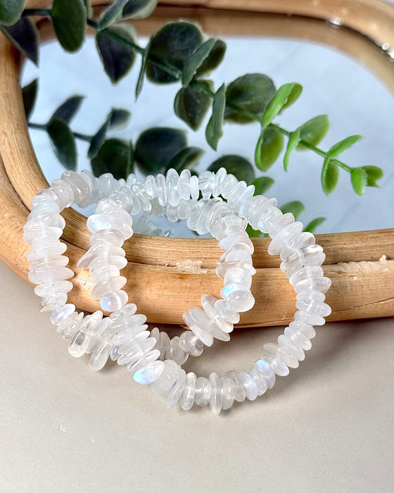 Weißes Labradorit Splitterarmband High Quality mit schimmernden Edelstein-Splittern