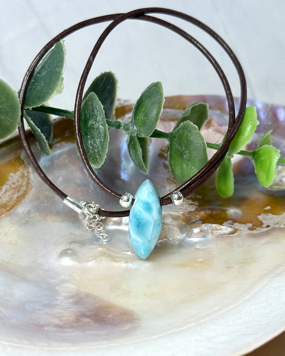 Larimar Navette Anhänger blau weiß mit 925 Silberöse länglicher Edelstein