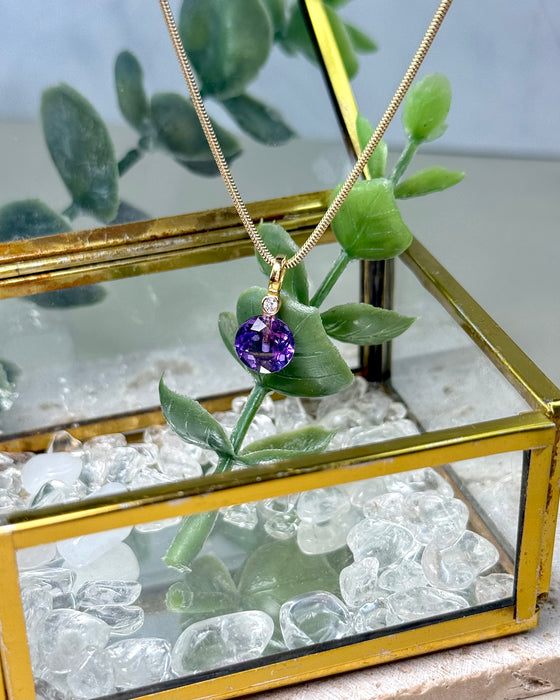 Facettierter Amethyst Anhänger mit Zirkonia und vergoldeter 925 Silberöse