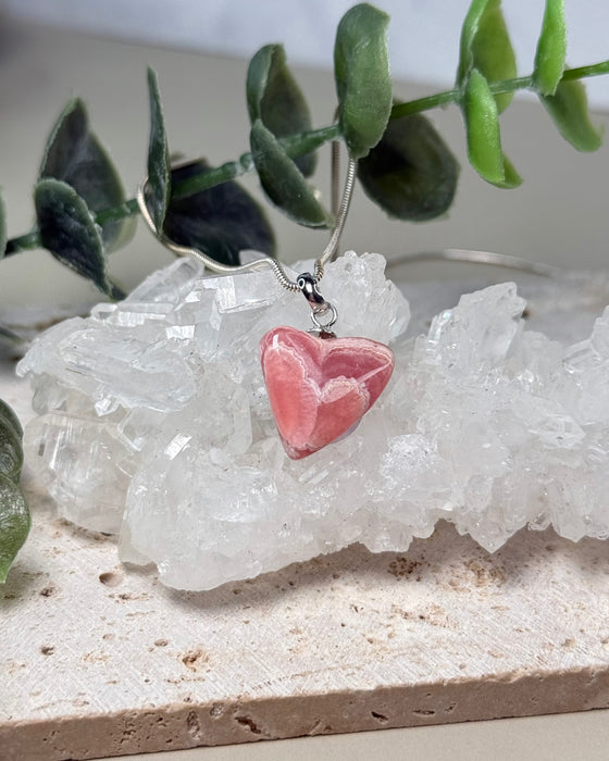 Rhodochrosit Herz Anhänger mit 925 Silberöse, rosa Naturstein, 1,7 cm
