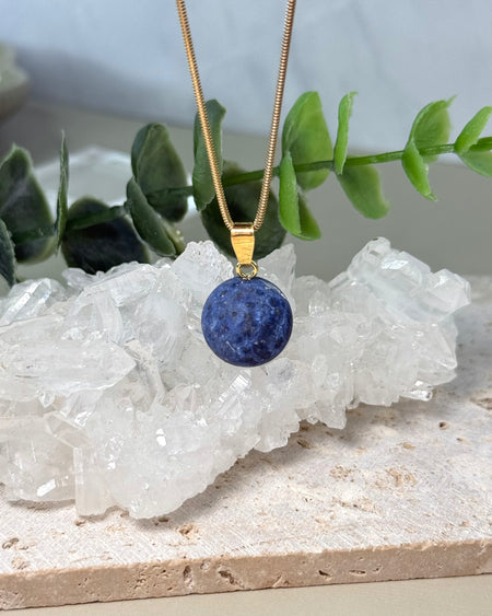 Dumortierit Kugelanhänger mit vergoldeter 925 Silberöse, blauer Edelstein 1,3 cm