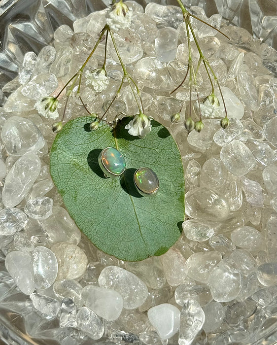 Äthiopischer Opal Ohrstecker – 925er Silber, 0,8cm Größe