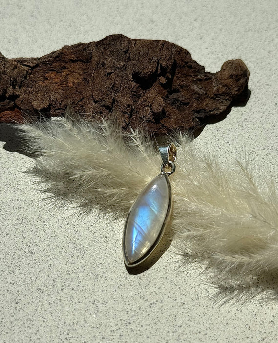 Weißer Labradorit Anhänger – 925er Silber, 3 cm