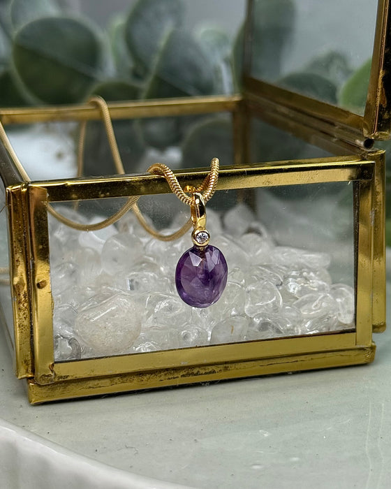 Amethyst Anhänger facettiert mit Zirkonia · 925er Silberschlaufe vergoldet, 1cm