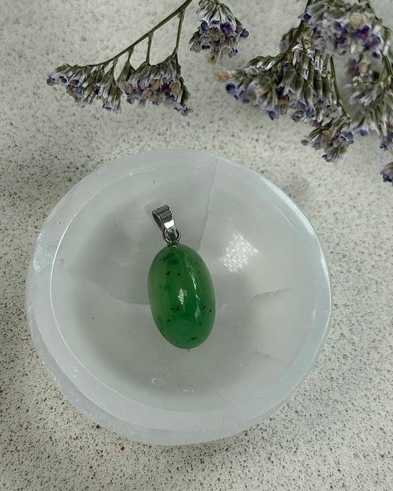 Kanadischer Jade Anhänger mit rhodinierter 925er Silberöse, 2cm
