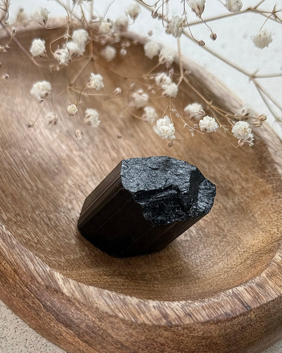 Schwarzer Turmalin – Rohstück, 3cm