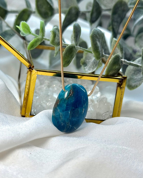 Apatit – gebohrter Anhänger, 2,9cm