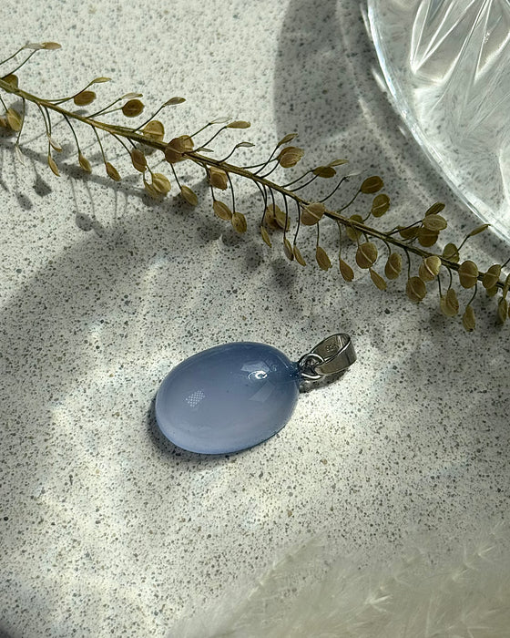 Blauer Chalcedon Anhänger mit 925er Silberstiftöse rhodiniert, 1,8cm