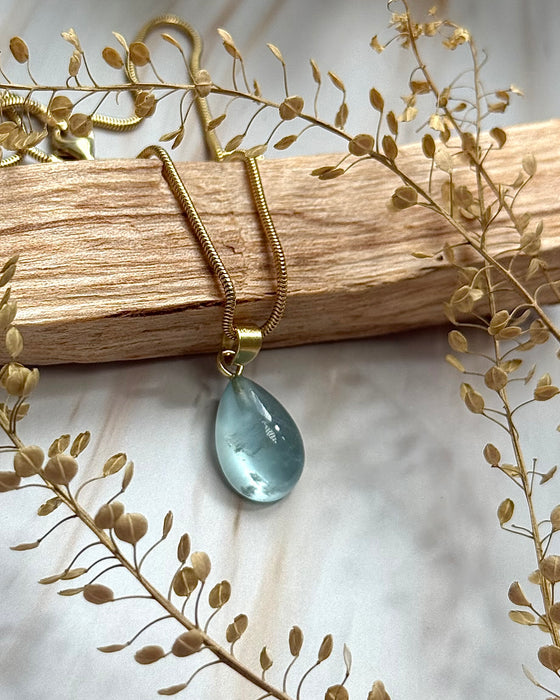 Aquamarin Cabochon – Anhänger mit vergoldeter, rhodinierter 925er Silberöse, 1,5cm