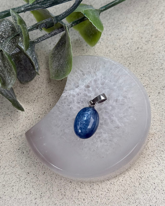 Disthen (Kyanit) Anhänger mit 925er Silberöse rhodiniert 1,6cm
