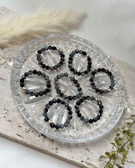 Schneeflocken-Obsidian Perlenring – facettiert | mit 925er Silberperle | Größe 52–55 (elastisch)