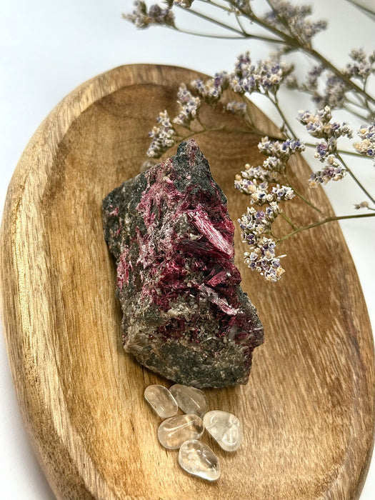 Erythrin-Stufe aus Marokko – auch bekannt als „Kobaltblüten“