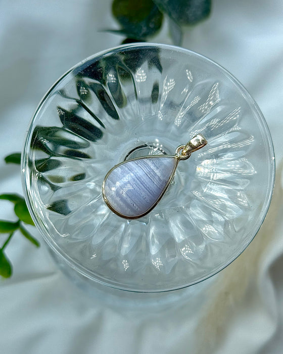 Blauer Chalcedon-Anhänger gefasst in 925er Silber, 2,4cm