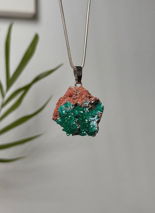 Dioptas Anhänger mit Rohkristallen und 925er Silber-Stiftöse, Maße 2,2cm