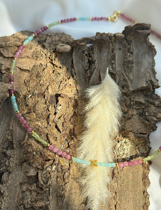 „Summer Breeze“ – Edelsteinkette mit Amazonit, Turmalin und Peridot 925er silber vergoldet
45cm