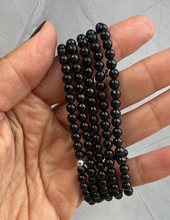 Shungit Kugelarmband mit 925er Silberperle 4 mm, Umfang 17 cm
