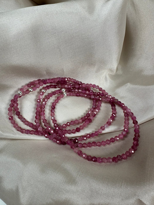 Roter Turmalin (Rubellit) facettiertes Armband mit 925er Silberperle 3mm