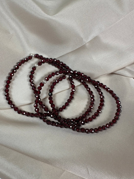 Granatarmband facettiert 4mm mit 925er Silberperle