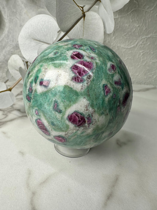 Rubin in Fuchsit Kugel K139