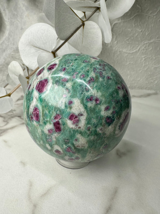 Rubin in Fuchsit Kugel K139