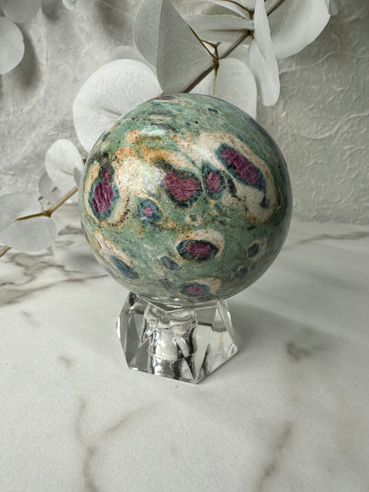Rubin in Fuchsit Kugel J99