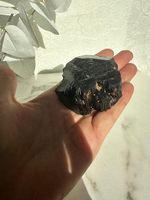 Schwarzes Turmalin Rohstück N30