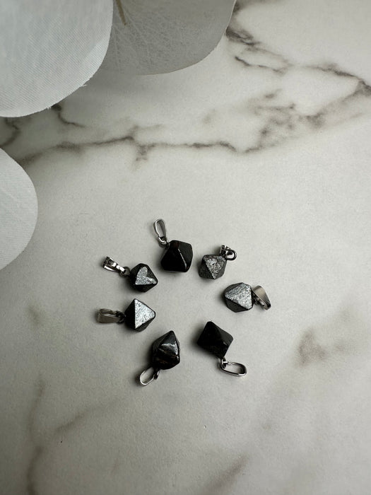 Magnetit Würfel Anhänger mit 925er Silberöse