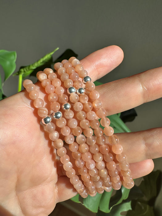 Mondstein mit Sonnenstein Armband 4 mm Kugeln mit 925er Silberperle, Umfang 17cm