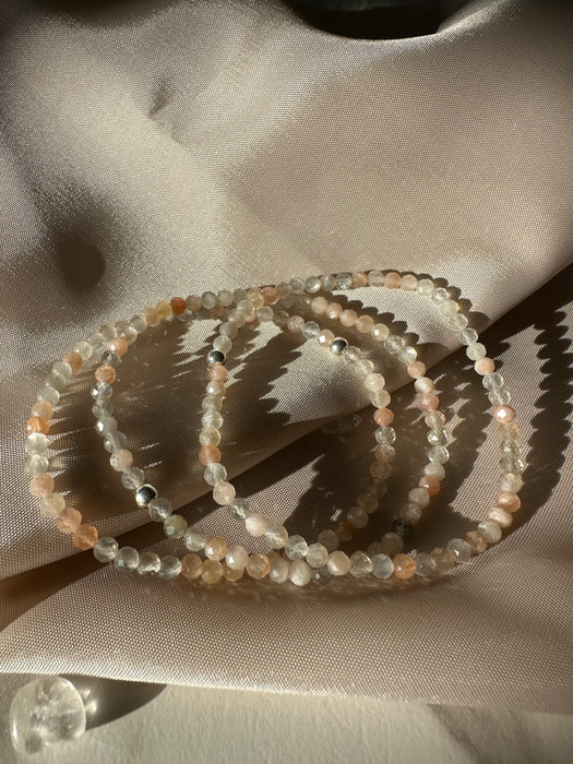 Mondstein Armband facettiert 4mm mit 925er Silberperle