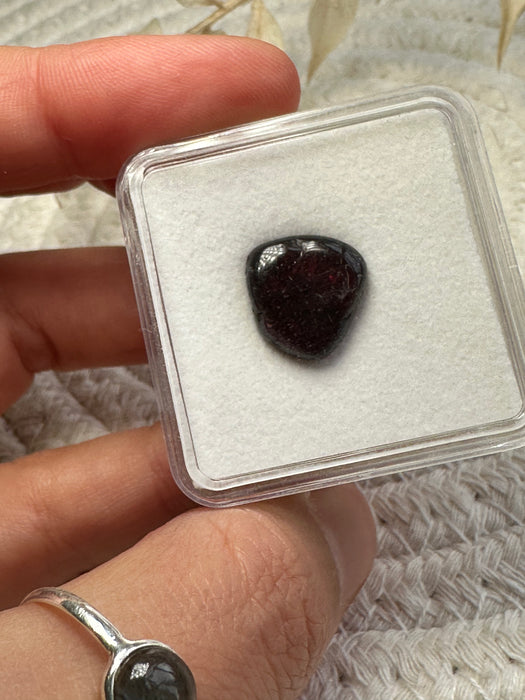 Granat in Acrylbox E10