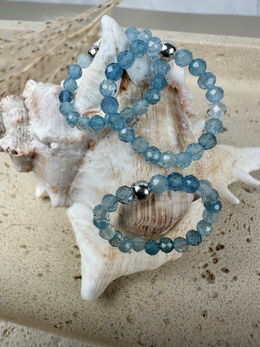 Aquamarin Perlenring – elastisch, mit 925er Silberperle Gr 52-55