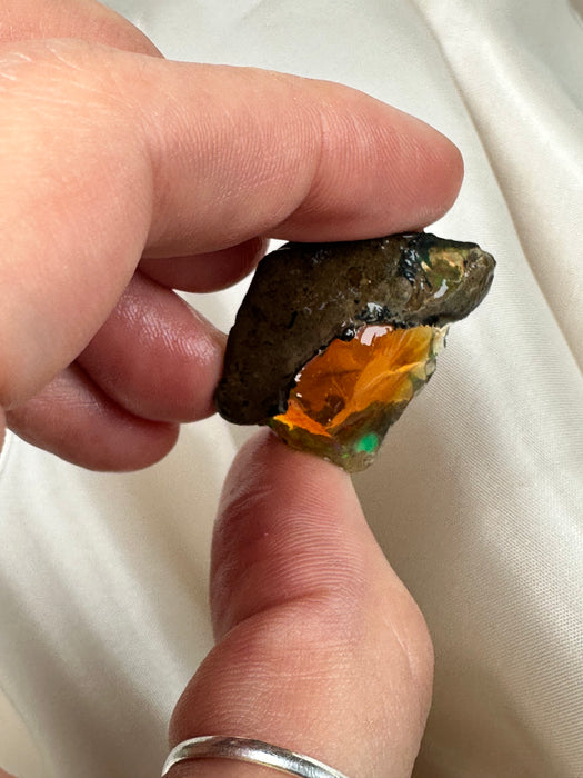 Äthiopischer Wasseropal roh C59