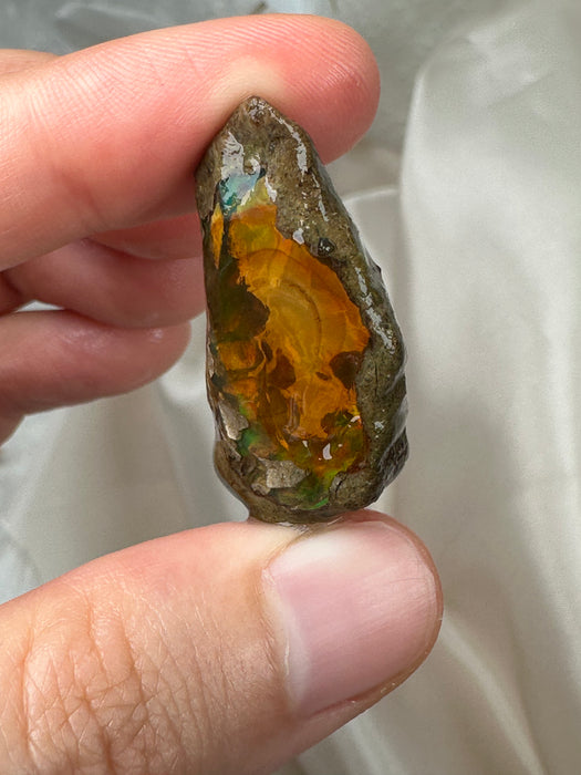 Äthiopischer Wasseropal roh F49