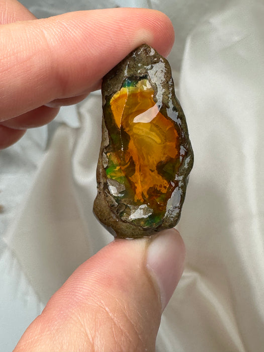 Äthiopischer Wasseropal roh F49