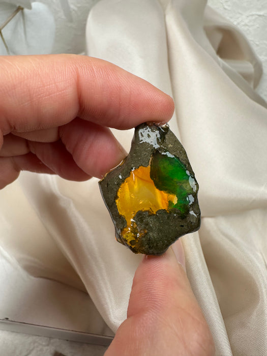 Äthiopischer Wasseropal roh J89