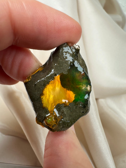 Äthiopischer Wasseropal roh J89