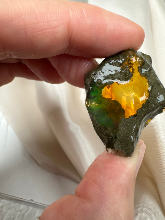 Äthiopischer Wasseropal roh J89